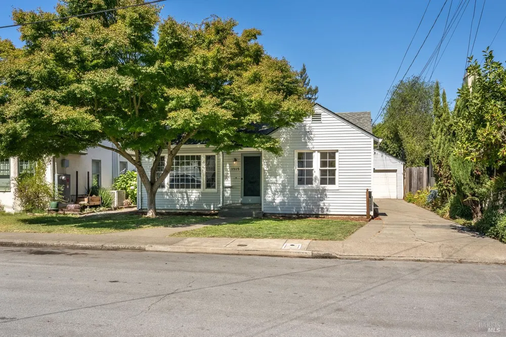 1515 Fair Oaks Court Santa Rosa, CA 95404
