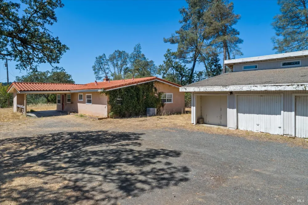 950 Canyon Road Geyserville, CA 95441