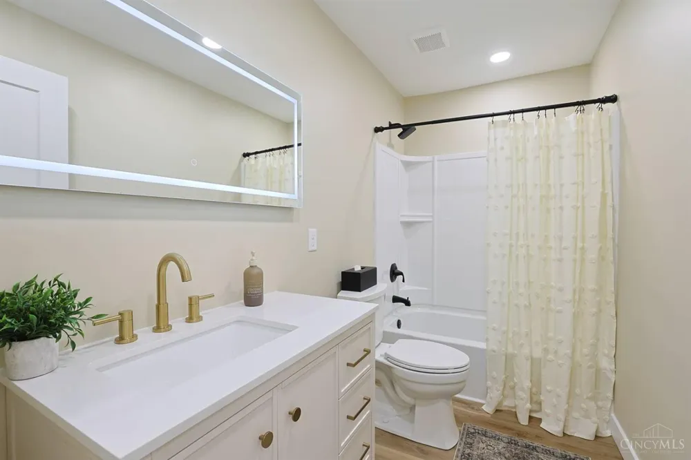 1492 Rolling Knoll Drive Goshen, OH 45140