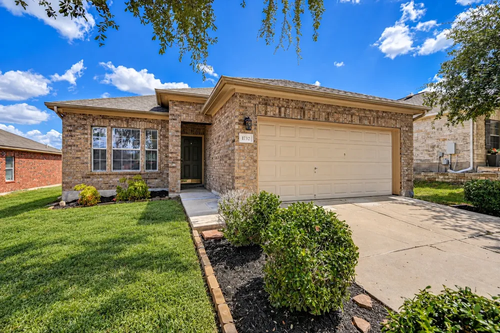 1732 Amberwood Loop Kyle, TX 78640