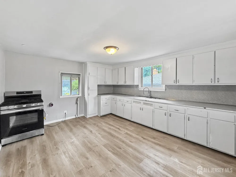 733 Schuyler Ave Avenue Lyndhurst, NJ 07071
