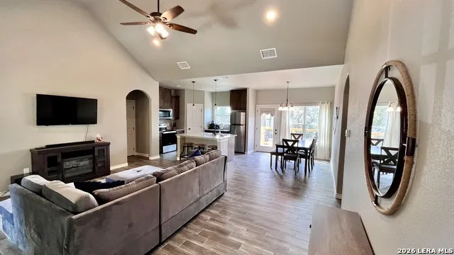 946 Cypress Dr Canyon Lake, TX 78133