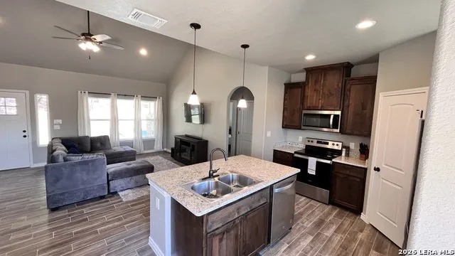 946 Cypress Dr Canyon Lake, TX 78133