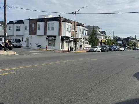 7817 Ventnor