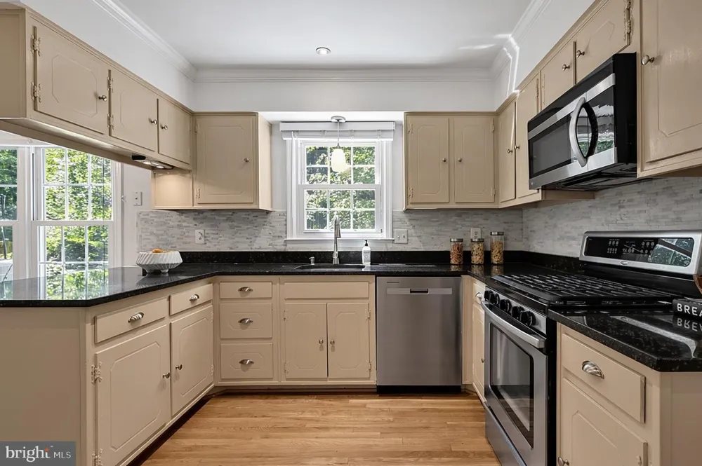 8620 YARDLEY DRIVE Alexandria, VA 22308