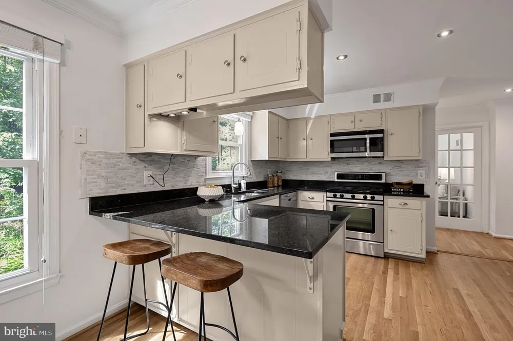 8620 YARDLEY DRIVE Alexandria, VA 22308