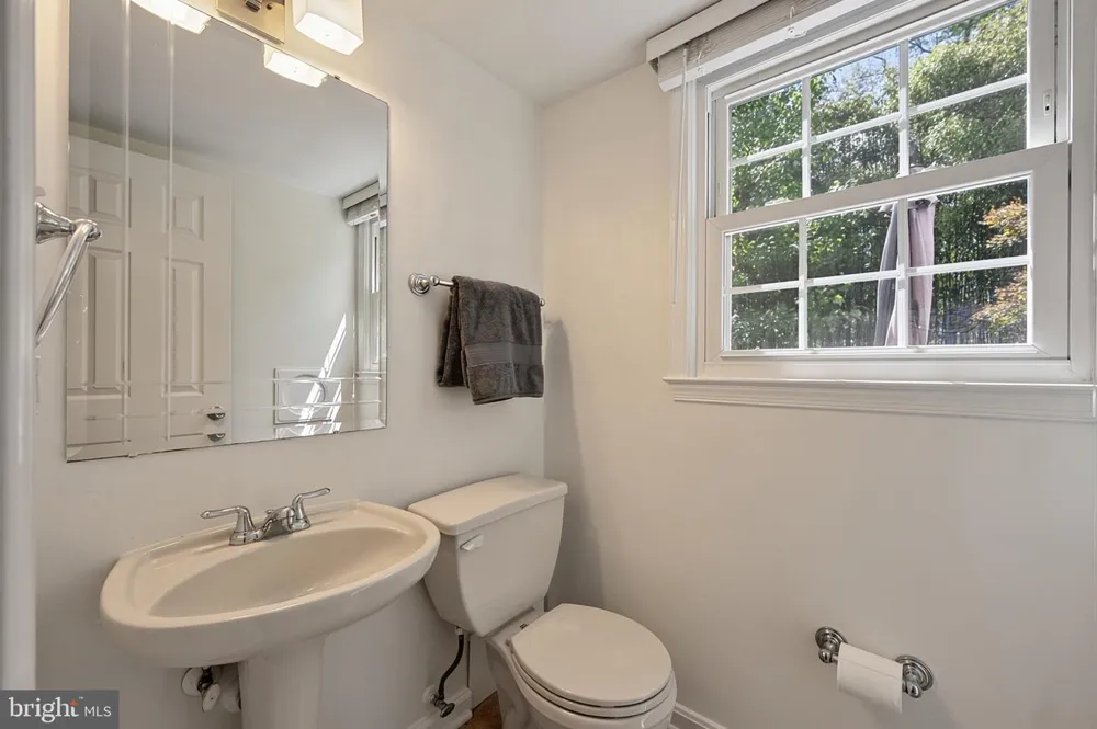 8620 YARDLEY DRIVE Alexandria, VA 22308