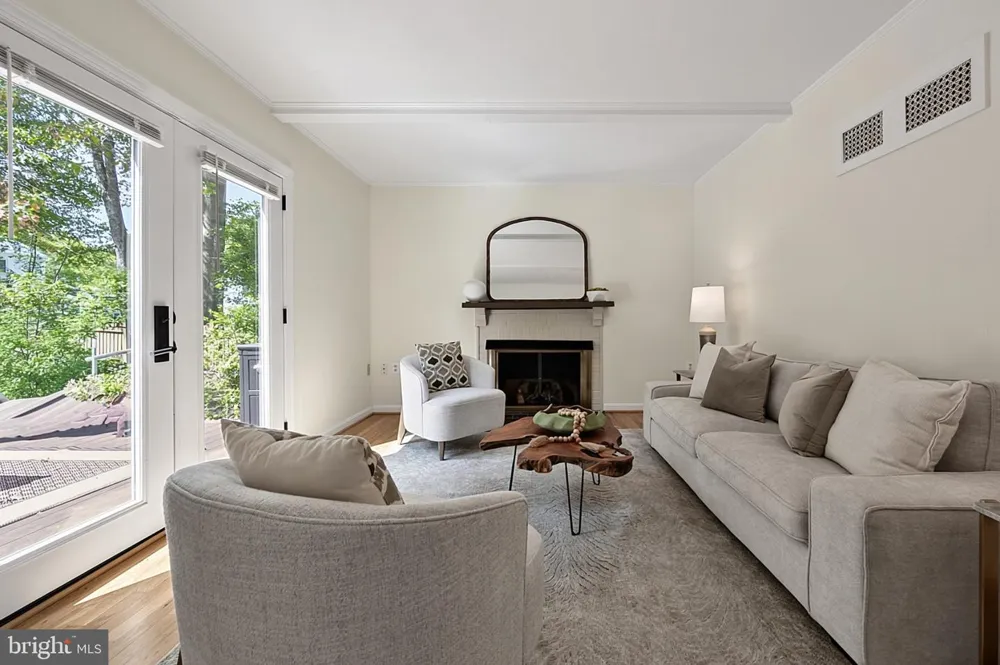 8620 YARDLEY DRIVE Alexandria, VA 22308