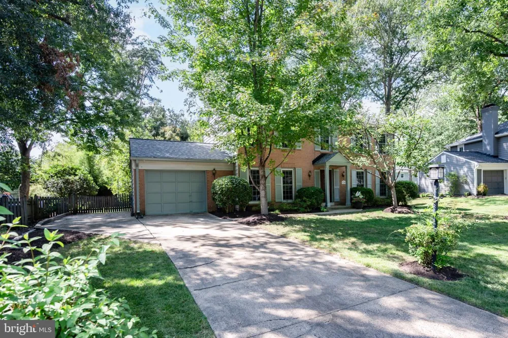 8620 YARDLEY DRIVE Alexandria, VA 22308