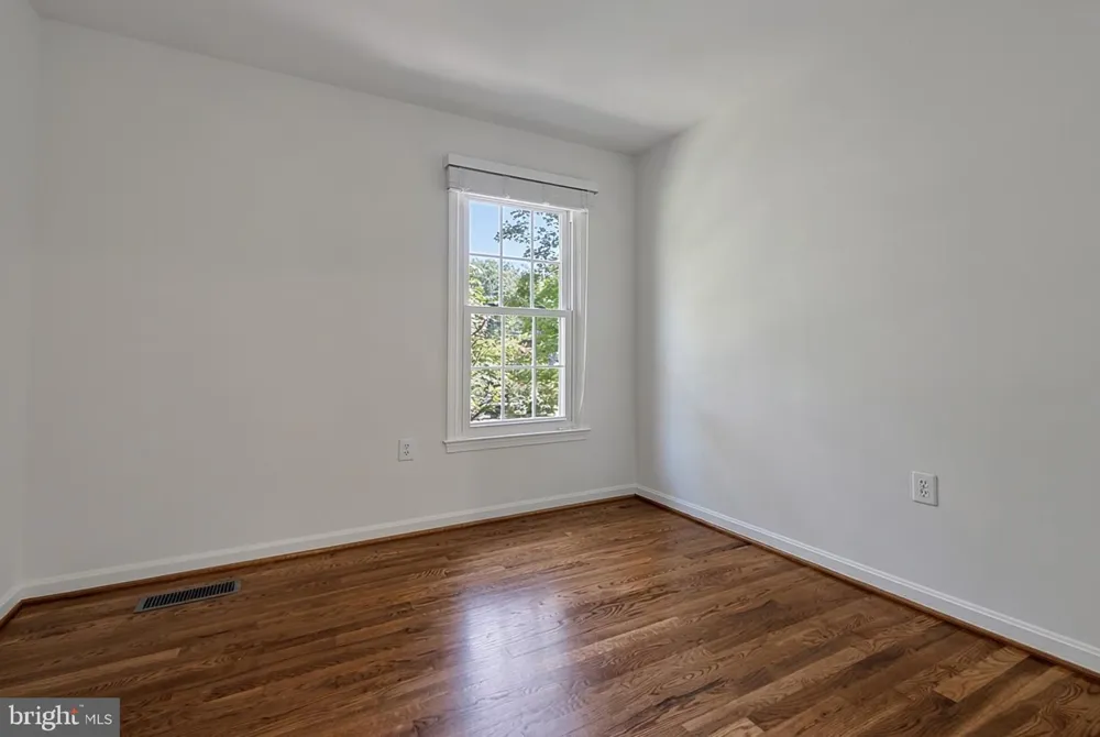 8620 YARDLEY DRIVE Alexandria, VA 22308