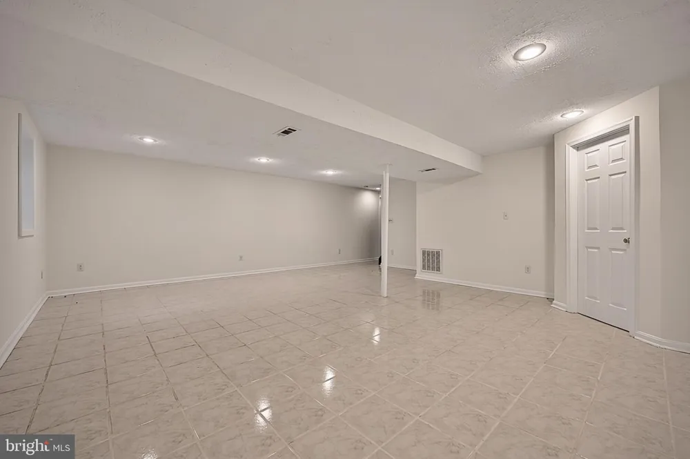 8620 YARDLEY DRIVE Alexandria, VA 22308