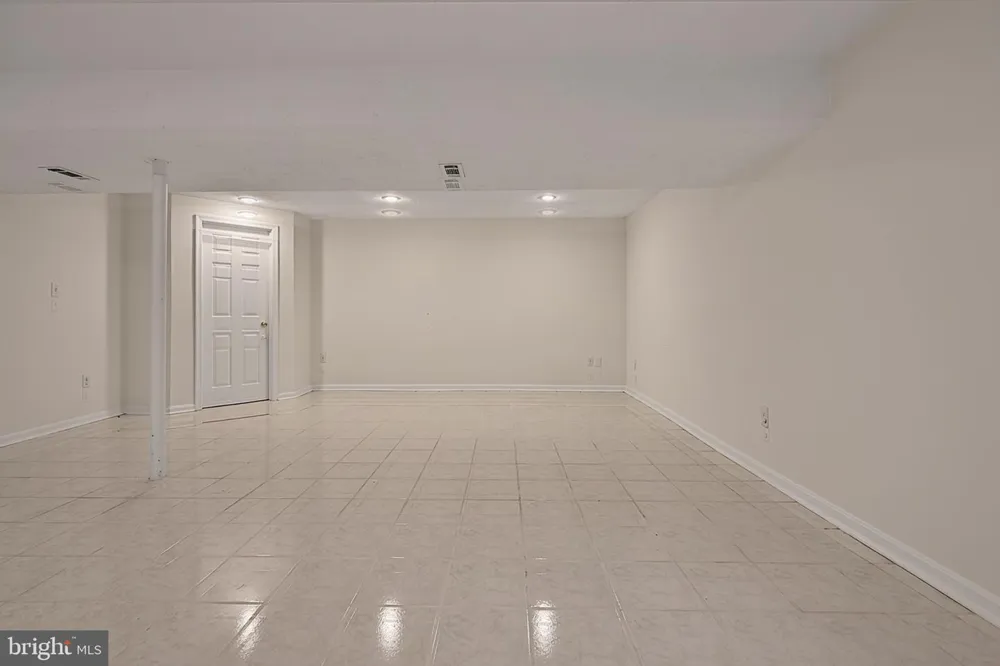 8620 YARDLEY DRIVE Alexandria, VA 22308