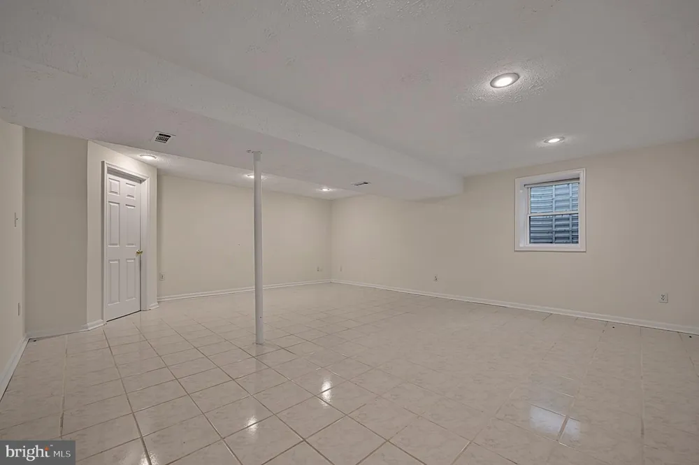 8620 YARDLEY DRIVE Alexandria, VA 22308