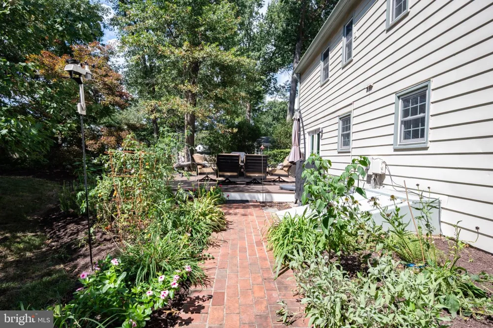 8620 YARDLEY DRIVE Alexandria, VA 22308