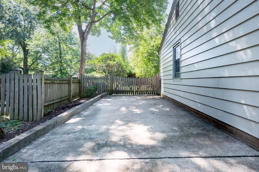 8620 YARDLEY DRIVE Alexandria, VA 22308