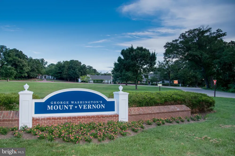 8620 YARDLEY DRIVE Alexandria, VA 22308
