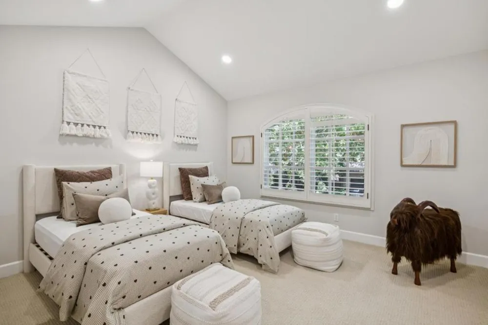 130 Gloria Circle Menlo Park, CA 94025