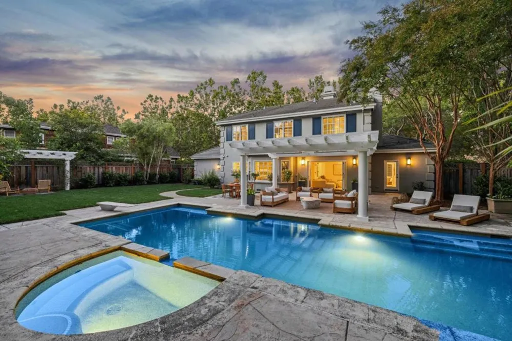 130 Gloria Circle Menlo Park, CA 94025