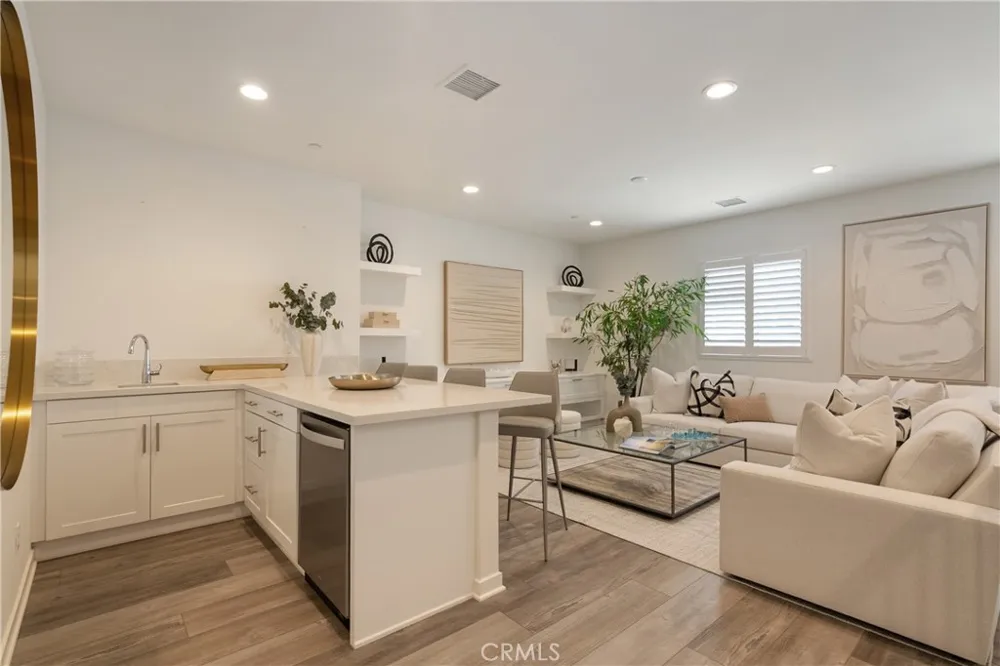 118 High Meadow Lake Forest, CA 92610