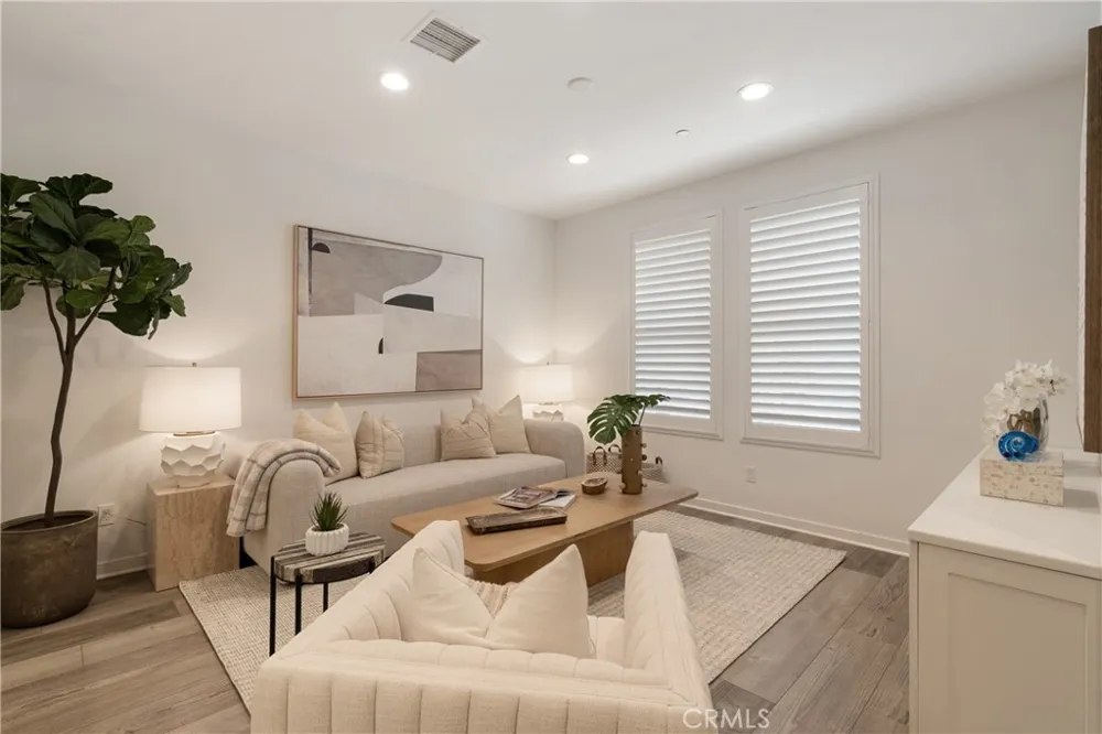 118 High Meadow Lake Forest, CA 92610