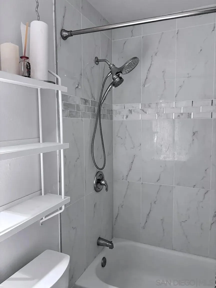 8273 Via Mallorca La Jolla, CA 92037