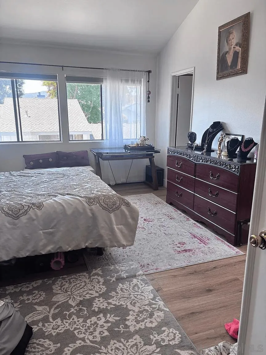 8273 Via Mallorca La Jolla, CA 92037