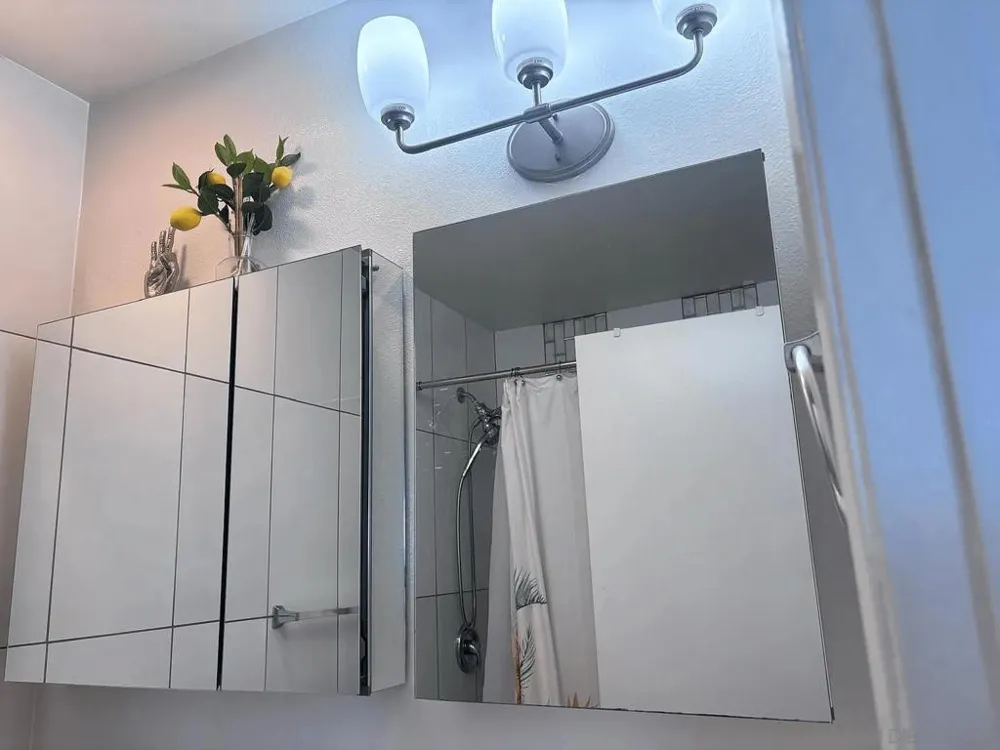 8273 Via Mallorca La Jolla, CA 92037