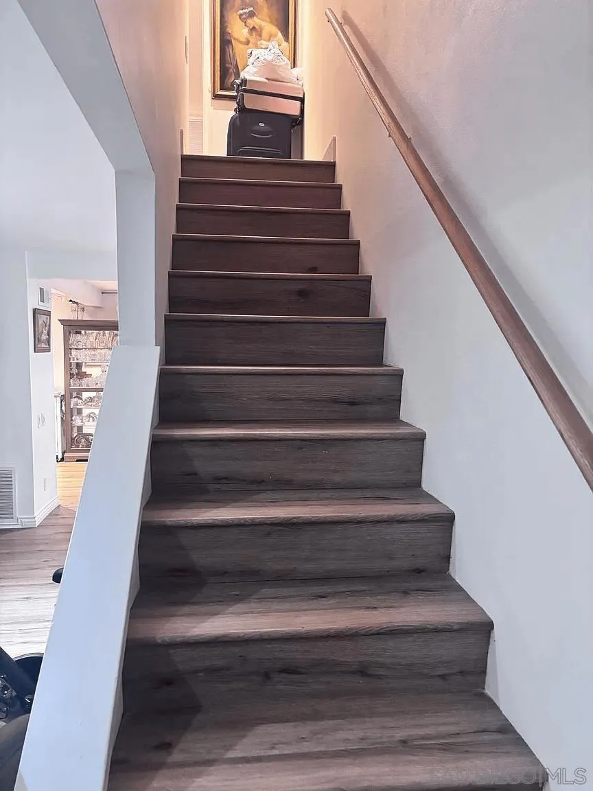 8273 Via Mallorca La Jolla, CA 92037