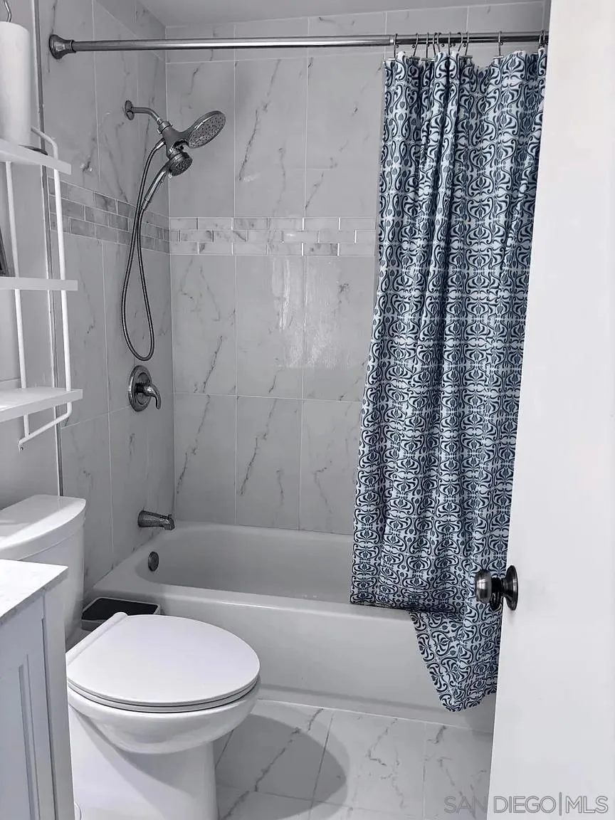 8273 Via Mallorca La Jolla, CA 92037