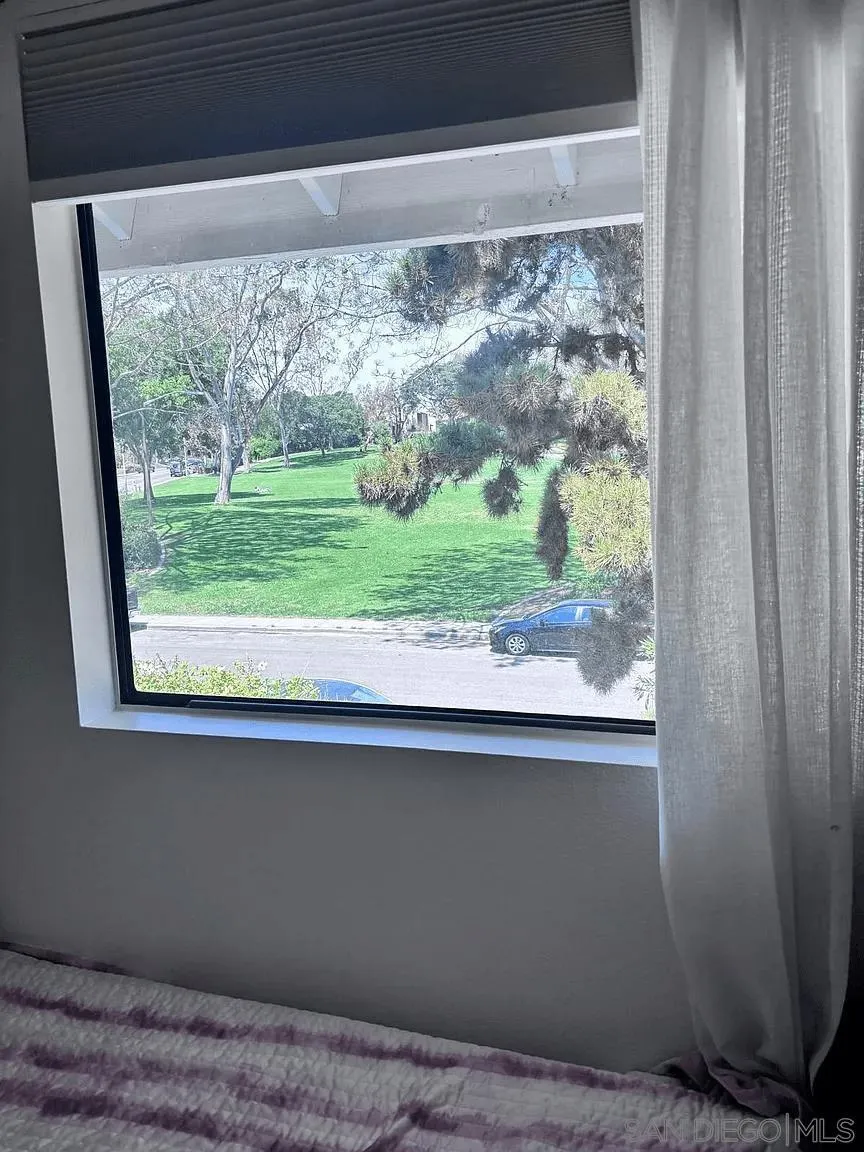 8273 Via Mallorca La Jolla, CA 92037