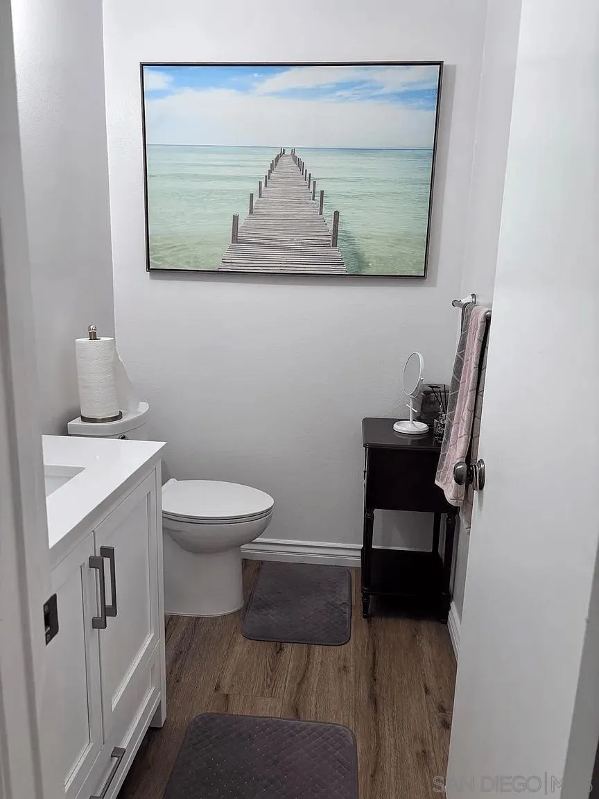 8273 Via Mallorca La Jolla, CA 92037