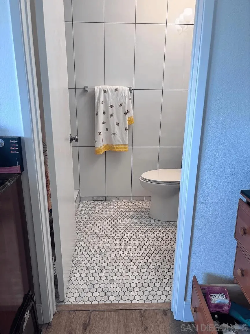 8273 Via Mallorca La Jolla, CA 92037
