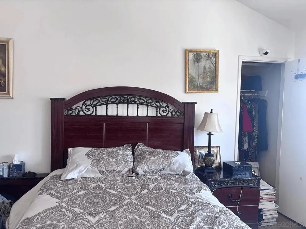 8273 Via Mallorca La Jolla, CA 92037