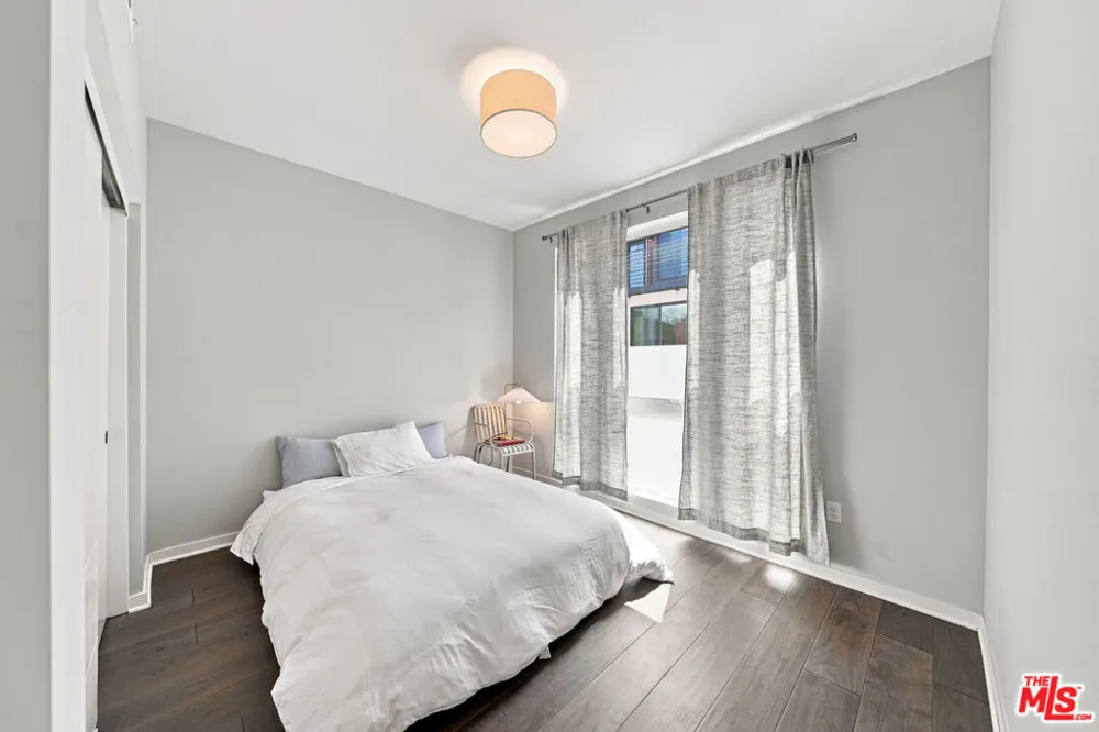 2928 Rowena Avenue #3 Los Angeles, CA 90039