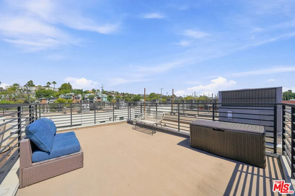 2928 Rowena Avenue #3 Los Angeles, CA 90039