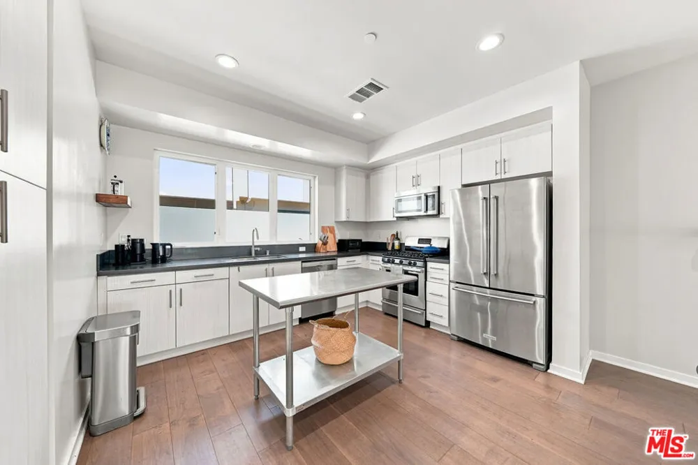 2928 Rowena Avenue #3 Los Angeles, CA 90039