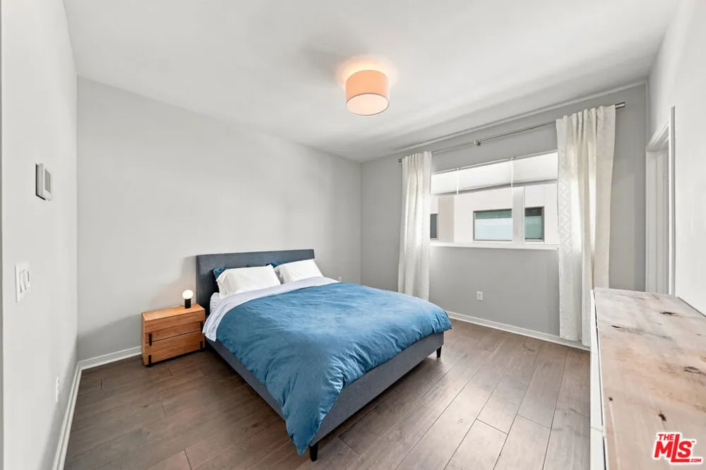 2928 Rowena Avenue #3 Los Angeles, CA 90039