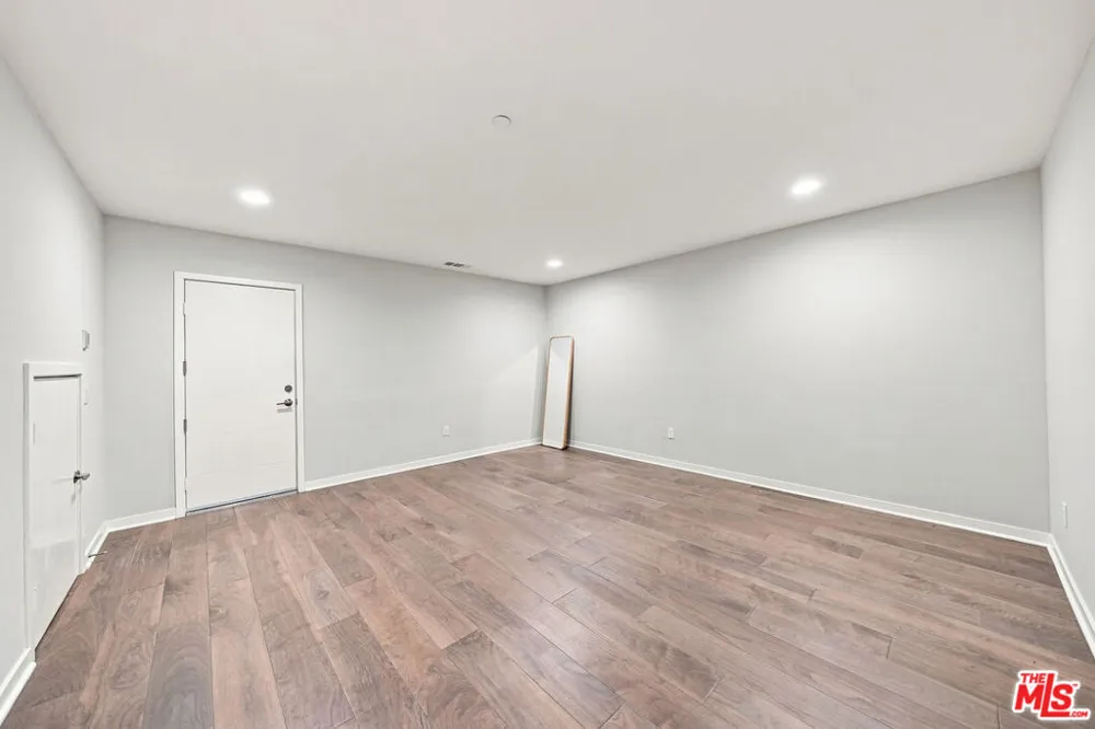 2928 Rowena Avenue #3 Los Angeles, CA 90039
