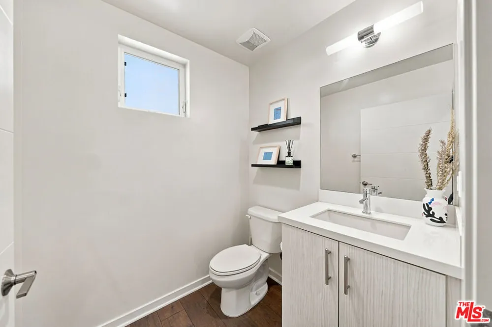 2928 Rowena Avenue #3 Los Angeles, CA 90039