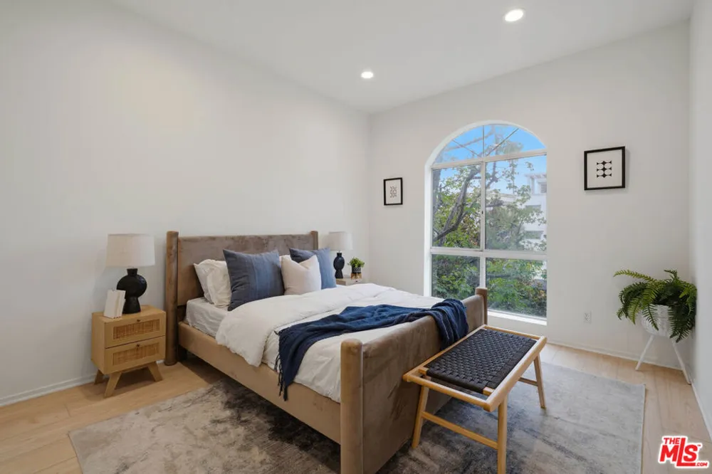 1820 S Beverly Glen Boulevard #208 Los Angeles, CA 90025