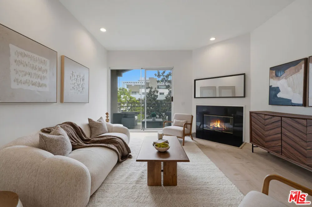 1820 S Beverly Glen Boulevard #208 Los Angeles, CA 90025