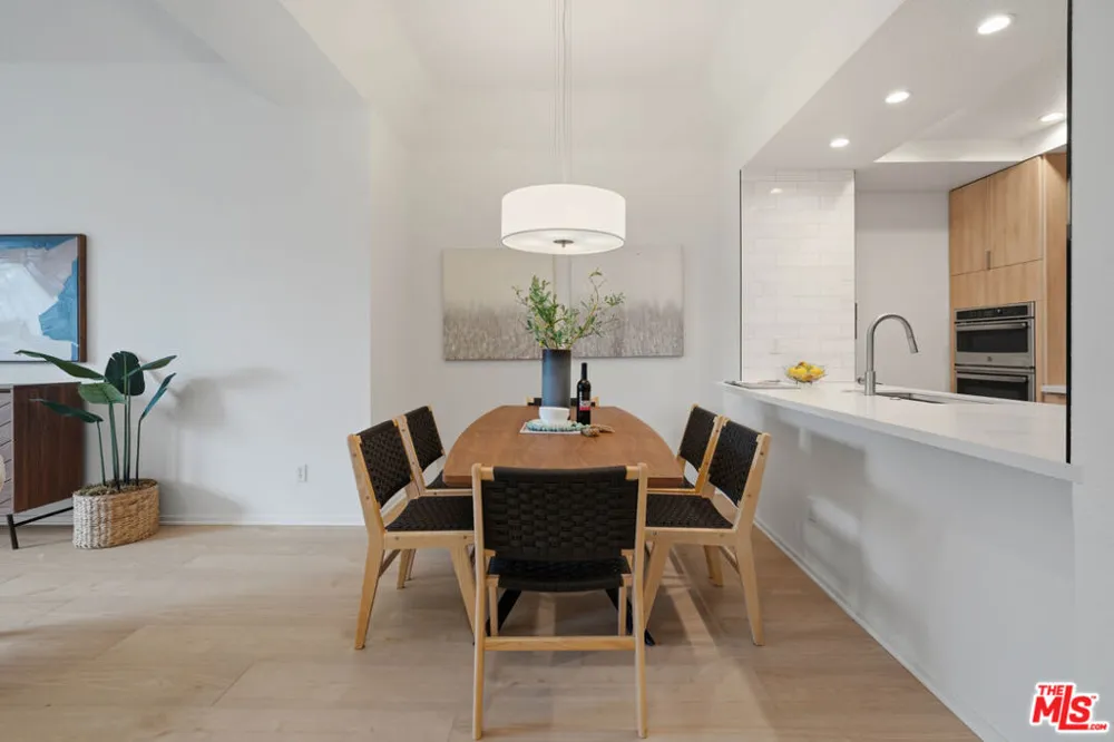 1820 S Beverly Glen Boulevard #208 Los Angeles, CA 90025
