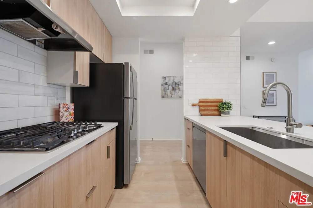1820 S Beverly Glen Boulevard #208 Los Angeles, CA 90025