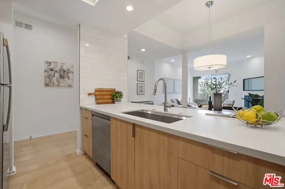 1820 S Beverly Glen Boulevard #208 Los Angeles, CA 90025
