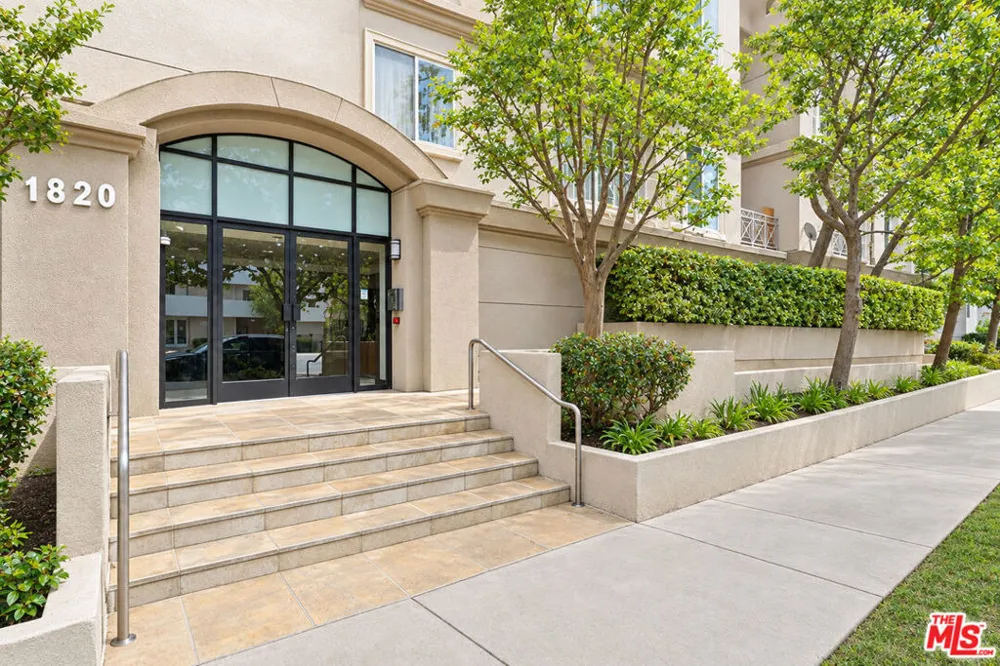 1820 S Beverly Glen Boulevard #208 Los Angeles, CA 90025