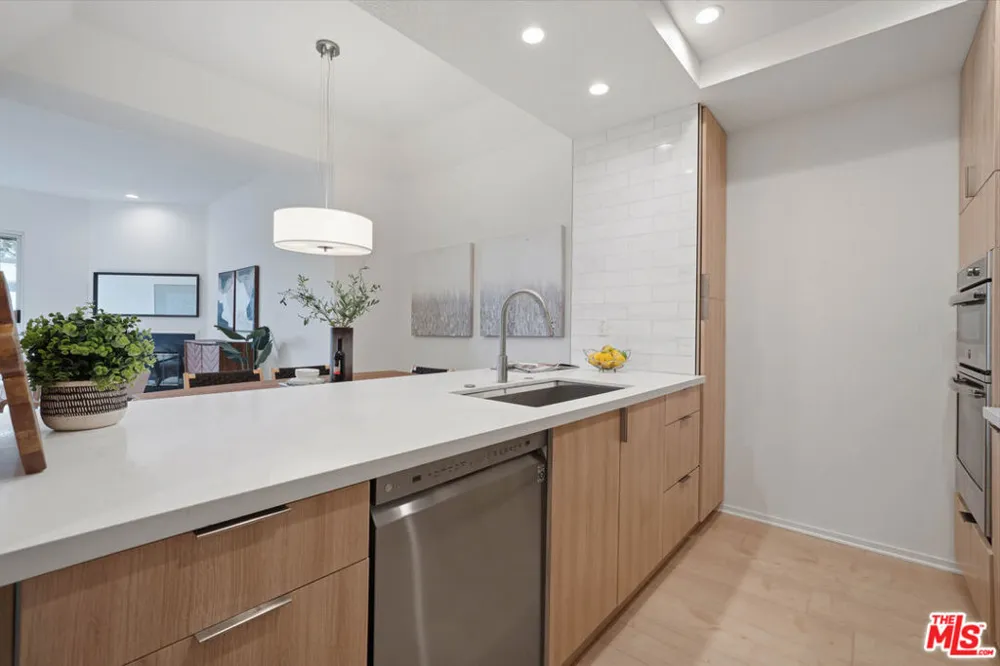 1820 S Beverly Glen Boulevard #208 Los Angeles, CA 90025