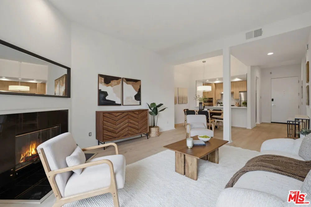 1820 S Beverly Glen Boulevard #208 Los Angeles, CA 90025