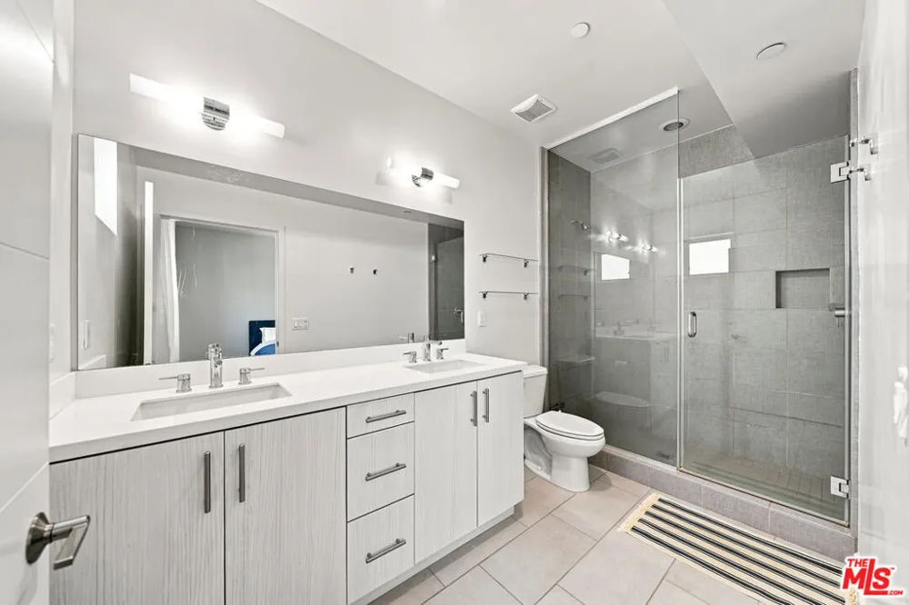 2928 Rowena Avenue #3 Los Angeles, CA 90039