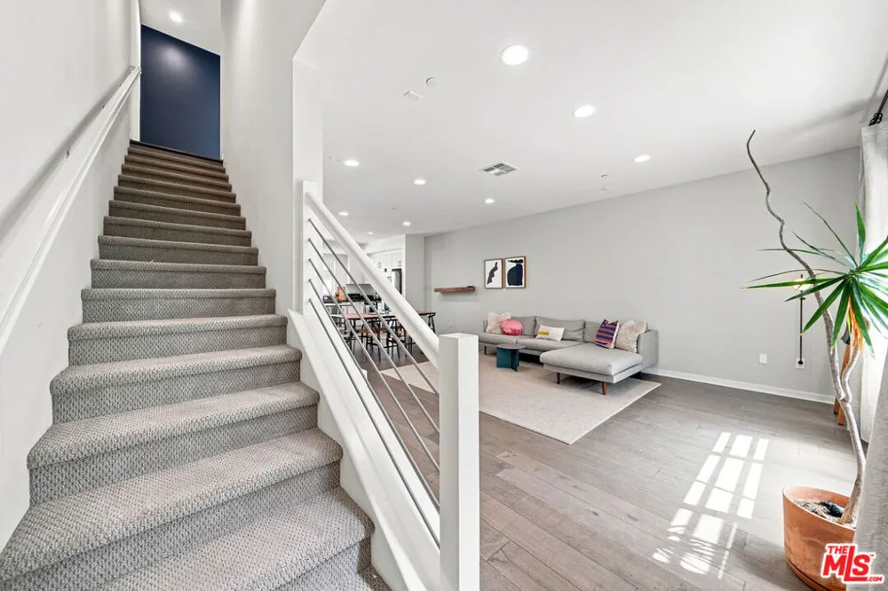 2928 Rowena Avenue #3 Los Angeles, CA 90039