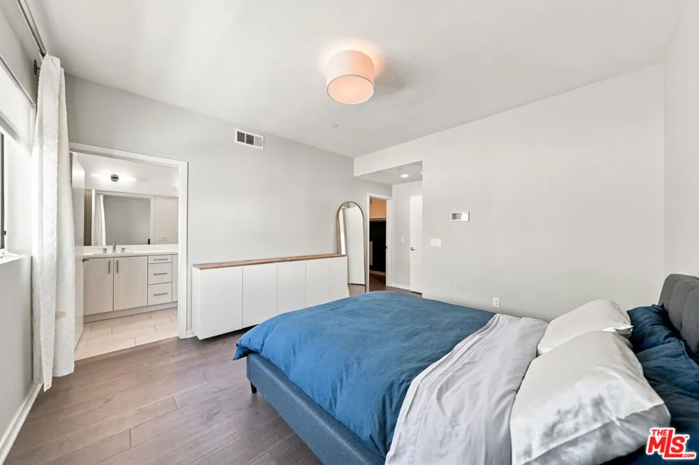2928 Rowena Avenue #3 Los Angeles, CA 90039